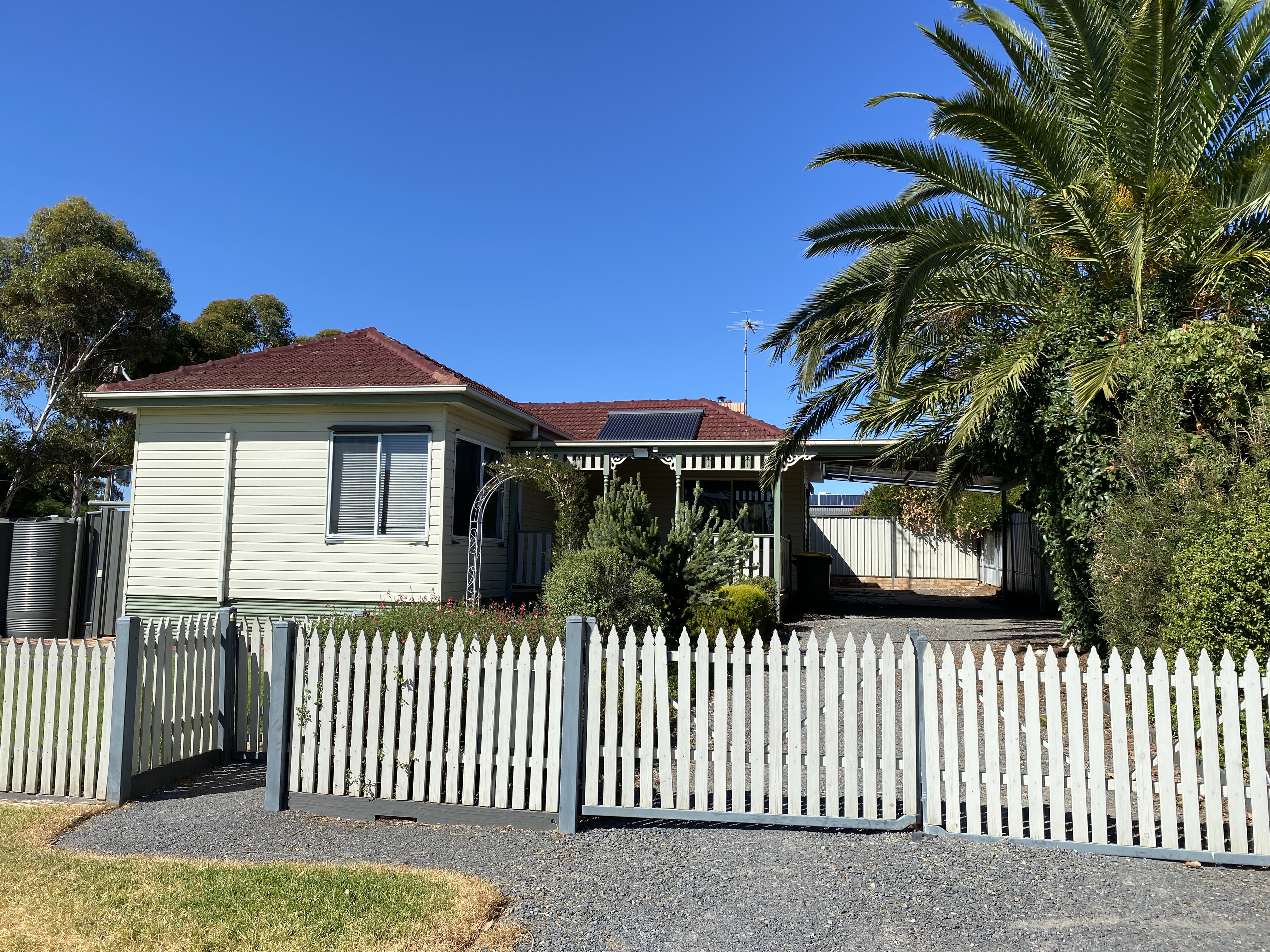 17 View Street, CHARLTON VIC 3525