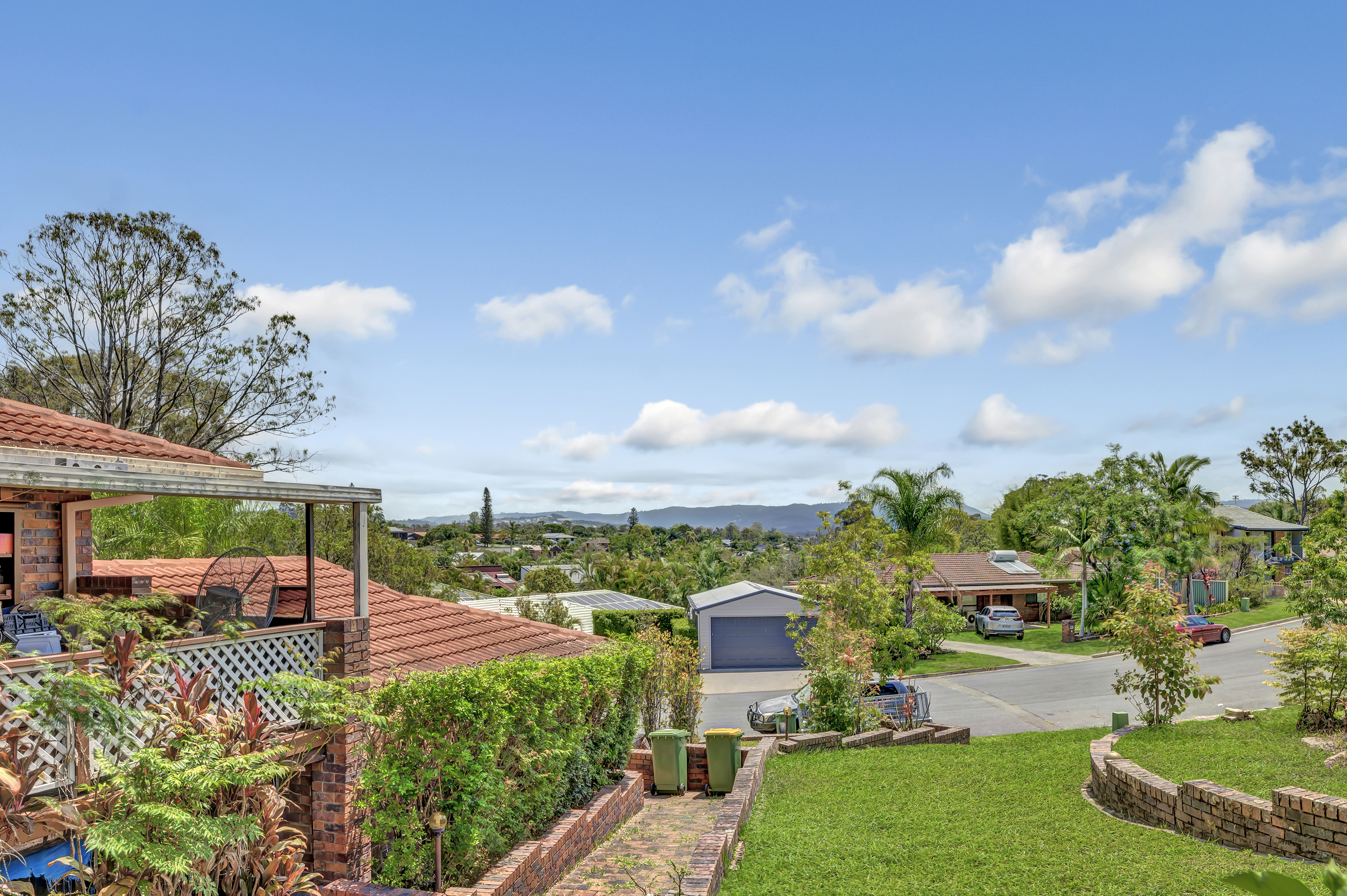 5 Kittani Crescent, ASHMORE QLD 4214