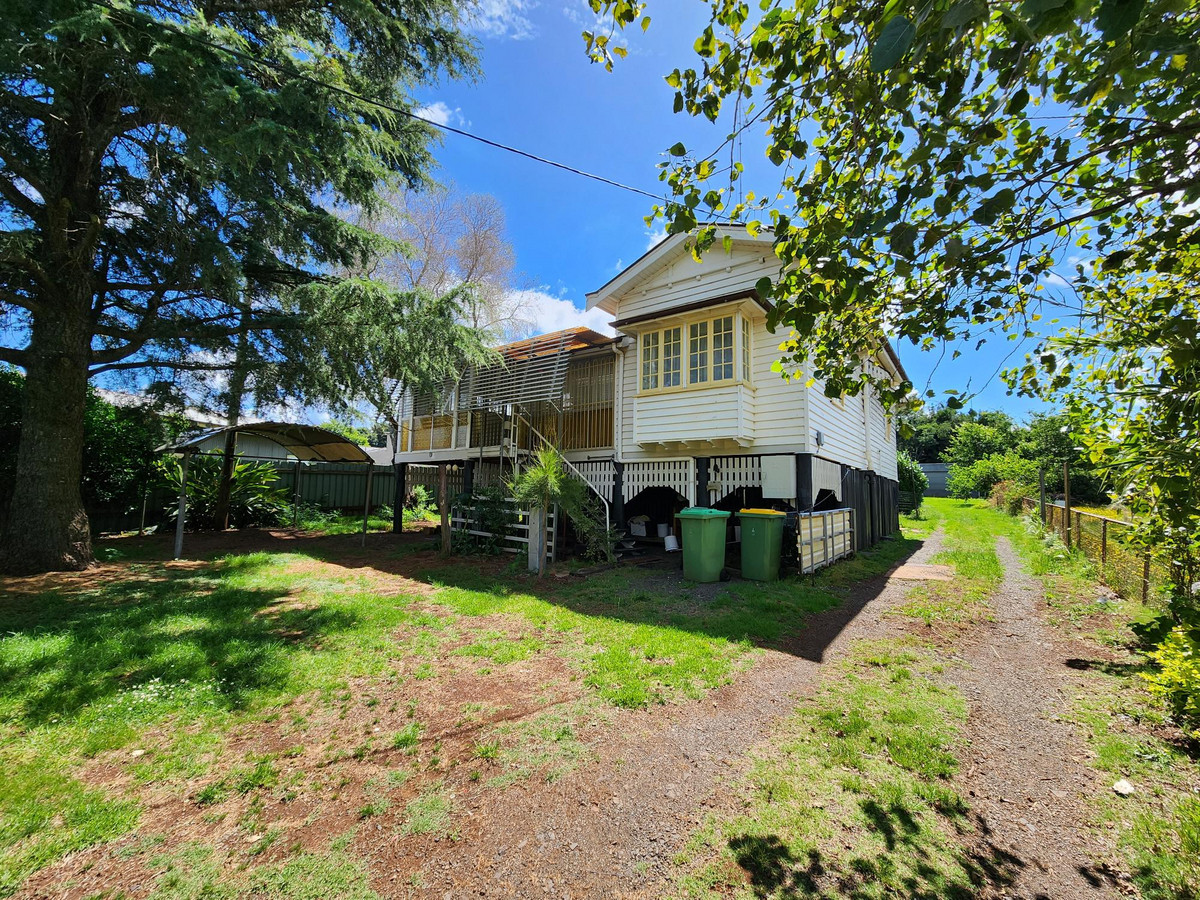 2 Link Street, NORTH TOOWOOMBA QLD 4350