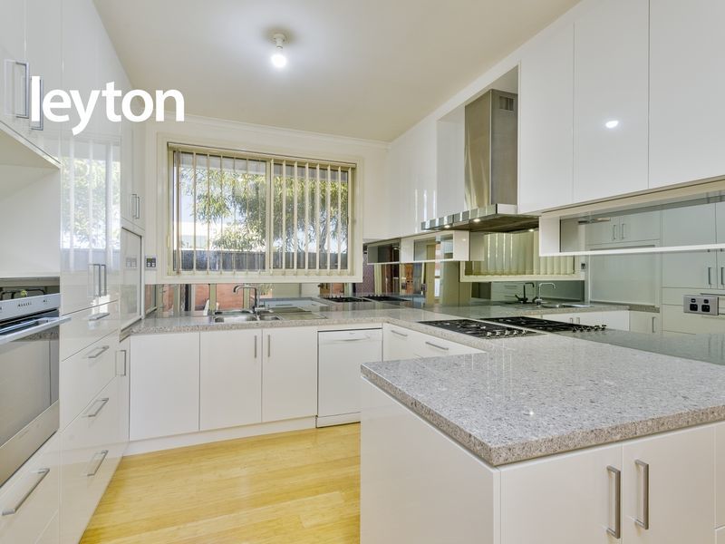 2 / 16 St Marks Close, DINGLEY VILLAGE VIC 3172