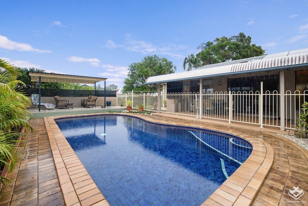 6 Sylvan Drive, BENOWA QLD 4217