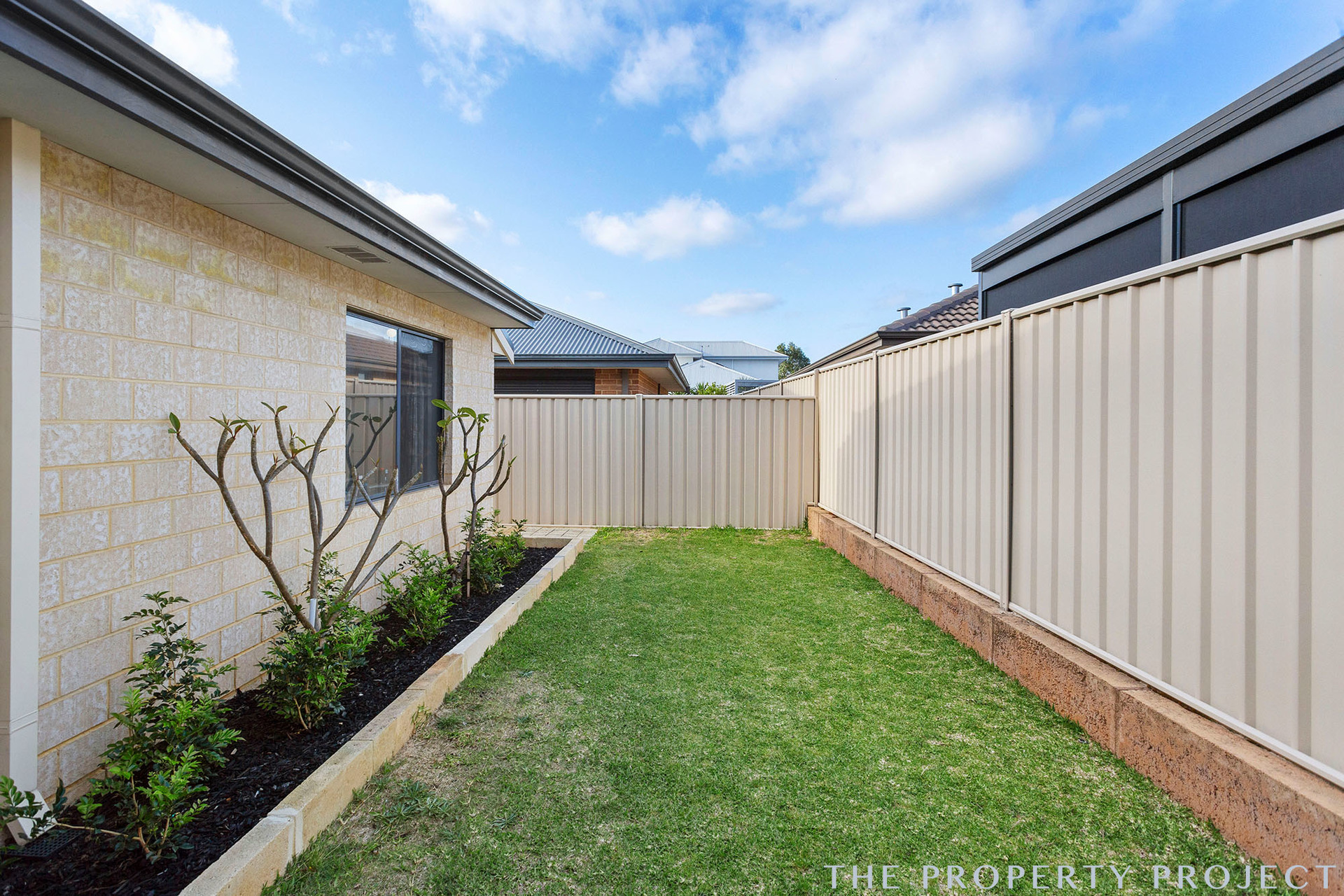16 Aubun Garden Caversham WA 6055