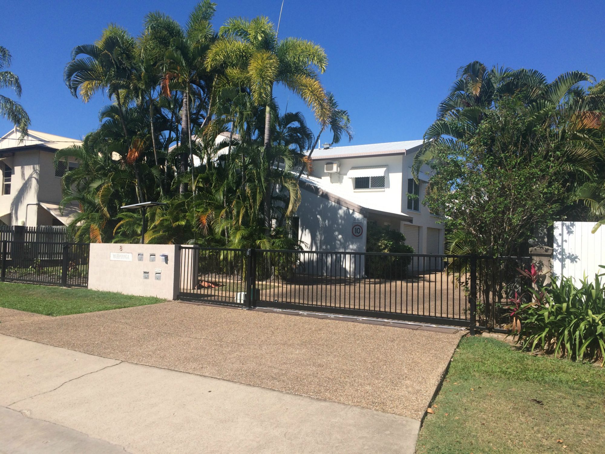 1 / 8 Cheyne Street, PIMLICO QLD 4812