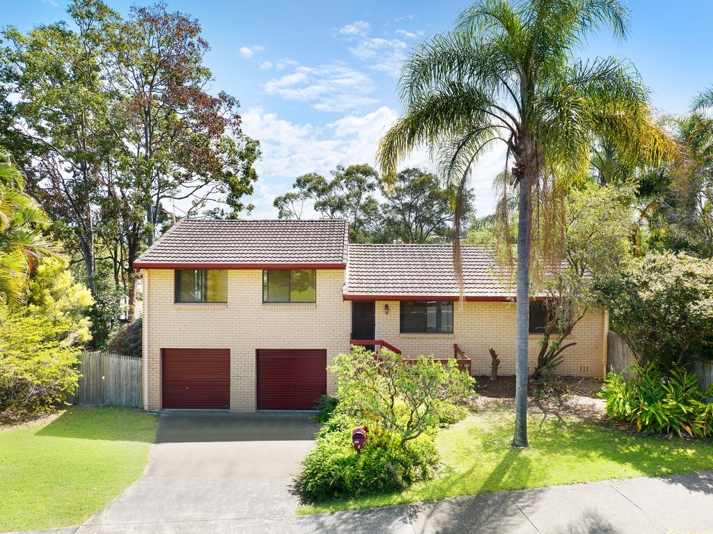 1 Sassafras Drive, ASHMORE QLD 4214
