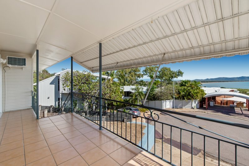 53 Gilbert Cres, CASTLE HILL QLD 4810