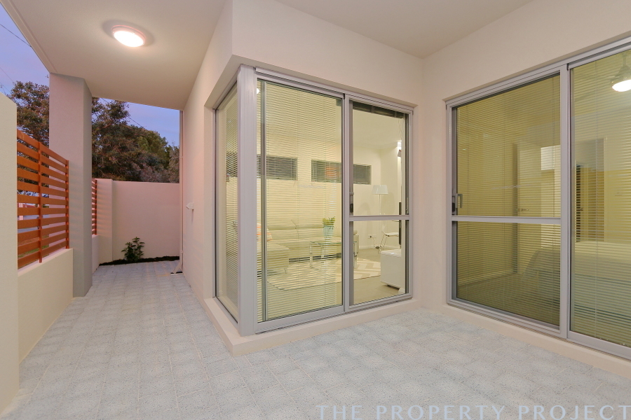 4 190 Ravenswood Drive Nollamara WA 6061