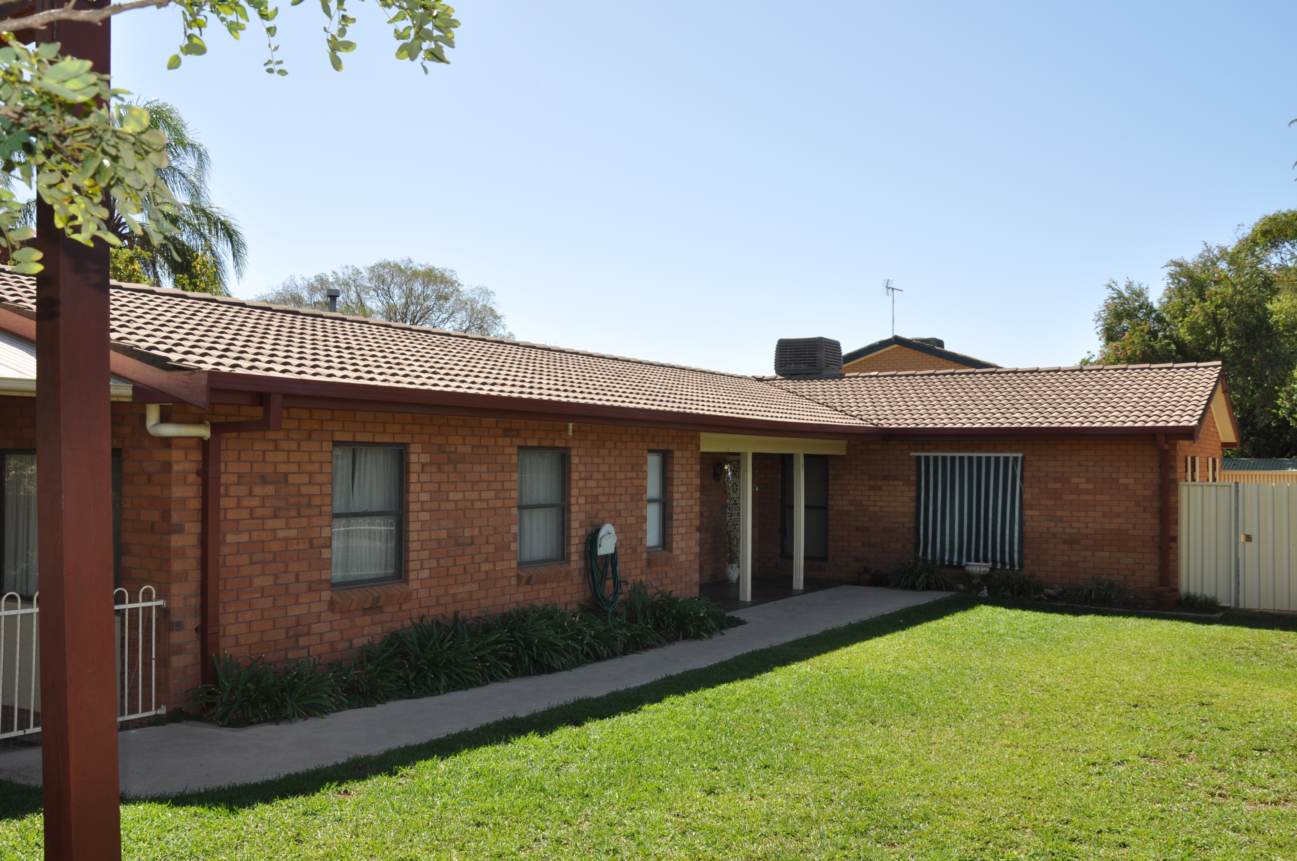 1 Honeysuckle Street, FORBES NSW 2871
