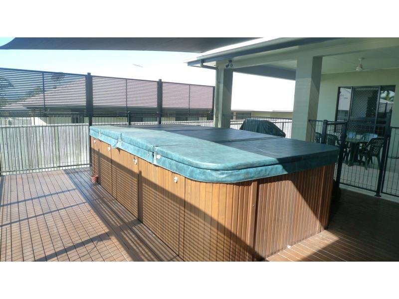 16 Helvellyn Street, BUSHLAND BEACH QLD 4818