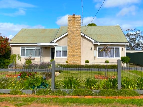12 Currie Street, CHARLTON VIC 3525