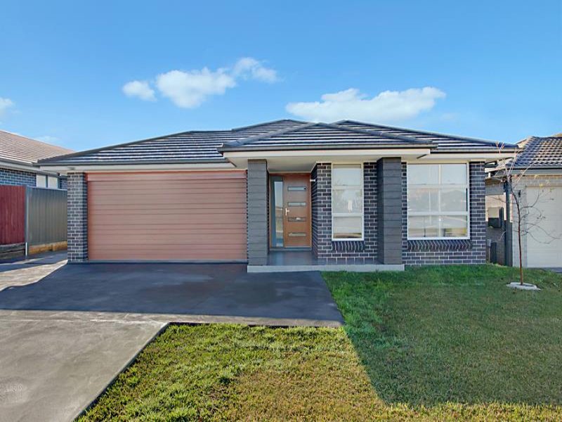 17 Goss Loop, ORAN PARK NSW 2570
