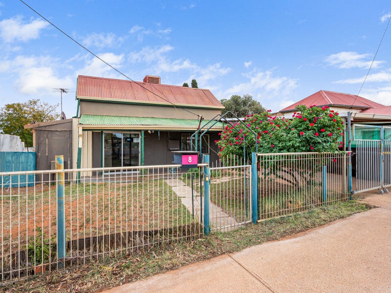 8 Roberts St, KALGOORLIE WA 6430