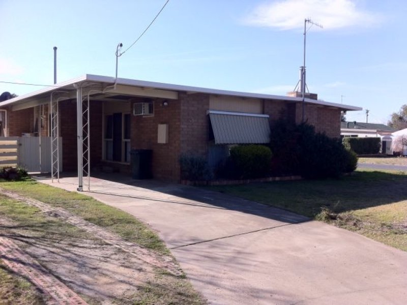 3 Greaves Cresent, DENILIQUIN NSW 2710