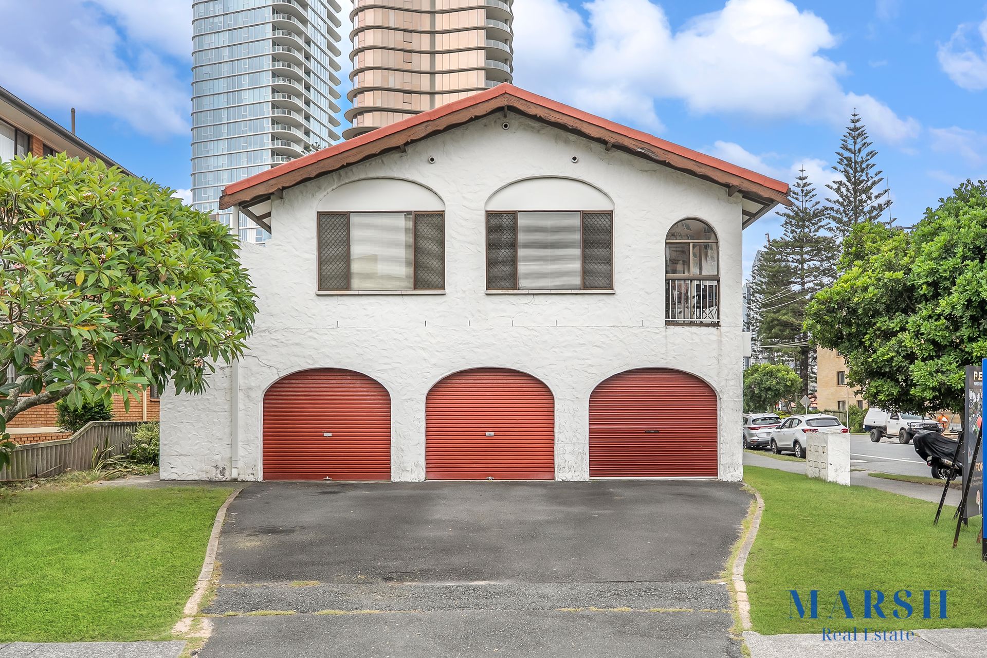 2 / 142 Surf Parade, BROADBEACH QLD 4218