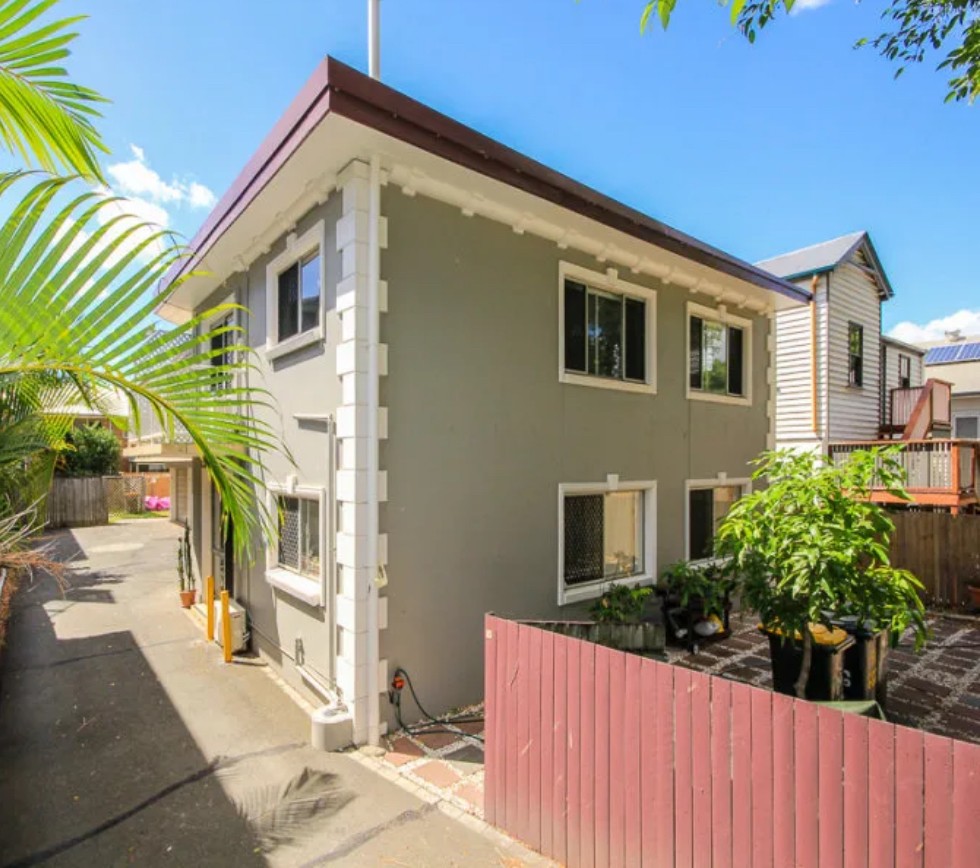 2 / 666 Kingsford Smith Drive, HAMILTON QLD 4007