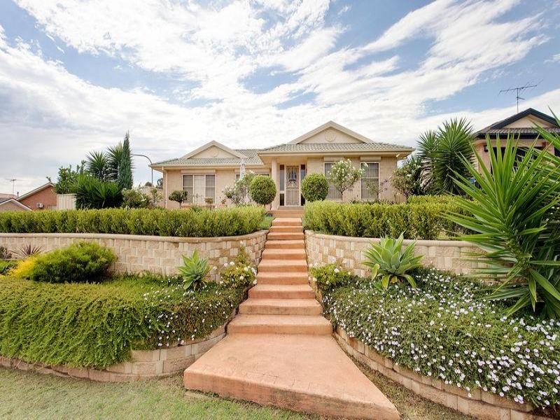 2 Mercutio Pl, ROSEMEADOW NSW 2560