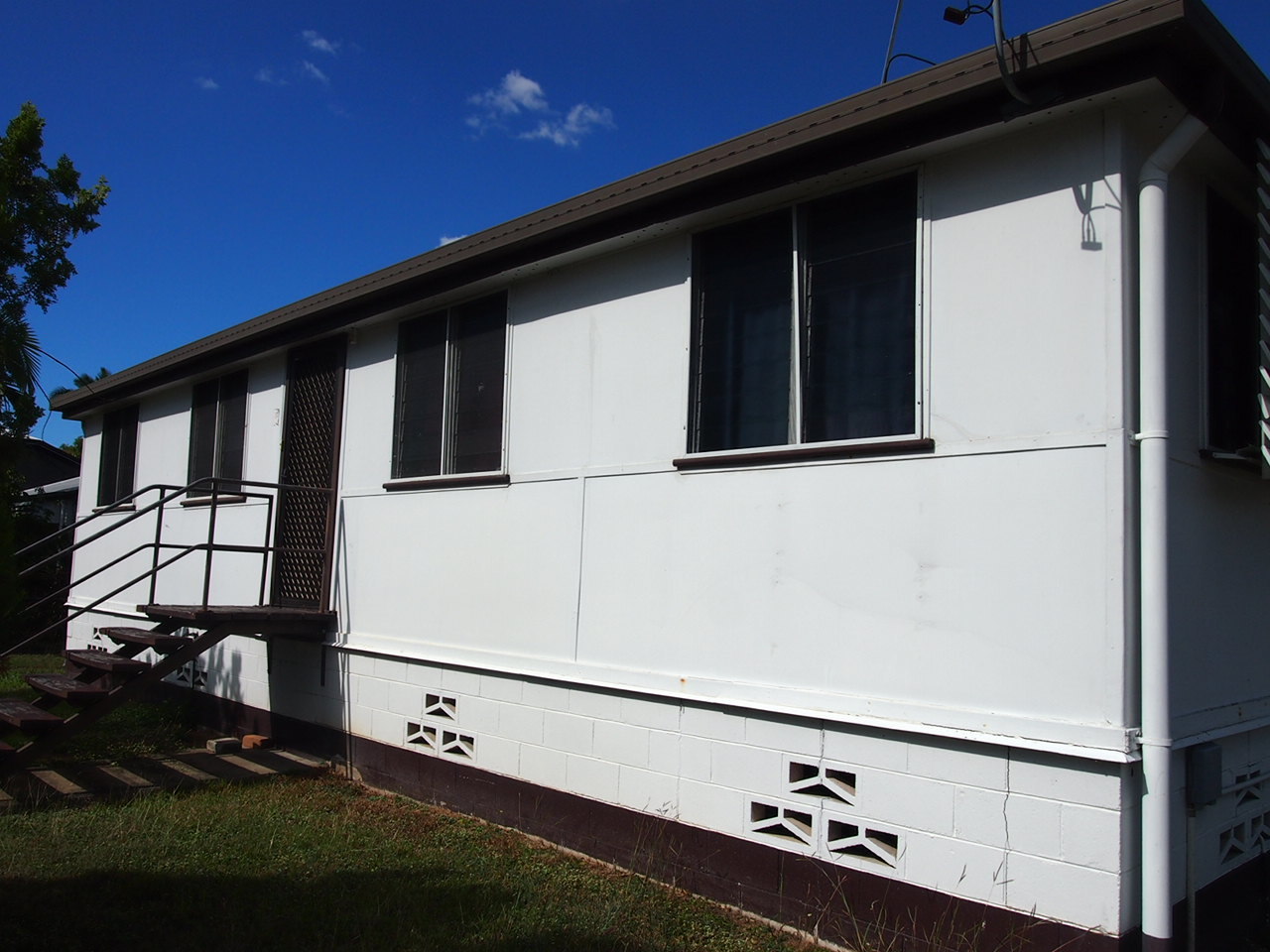 104 Queens Road, HERMIT PARK QLD 4812