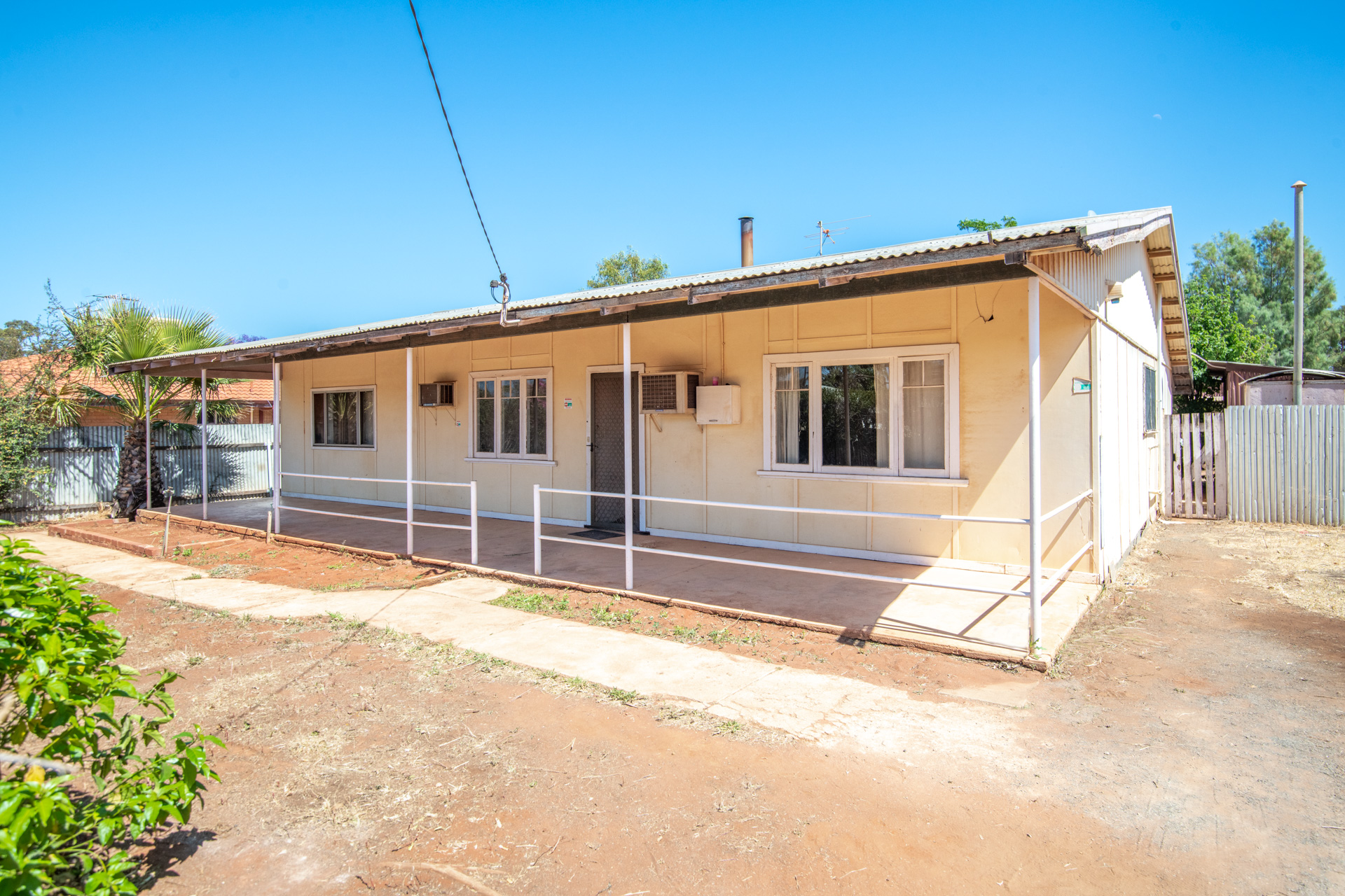 10 Lyall Street, LAMINGTON WA 6430