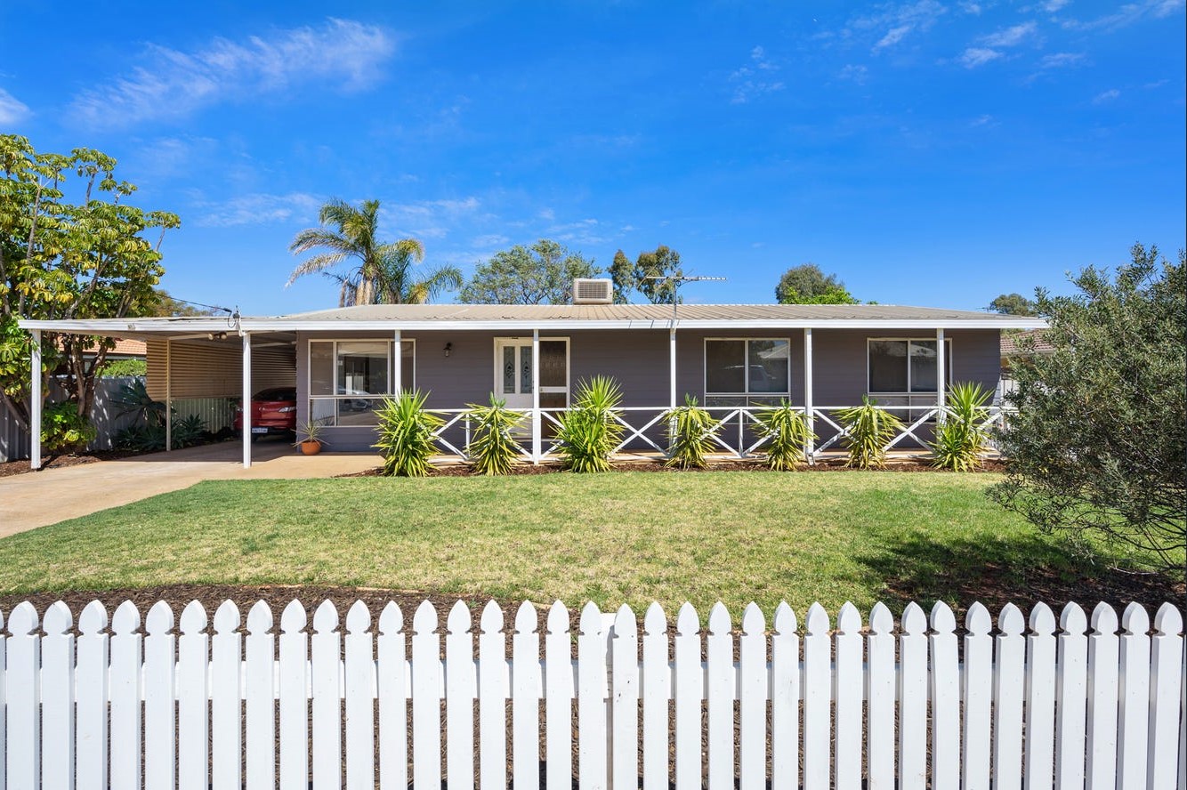 12 Jarvis Place, HANNANS WA 6430