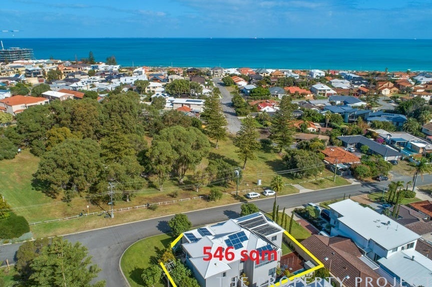 7 Peet Crescent Trigg WA 6029