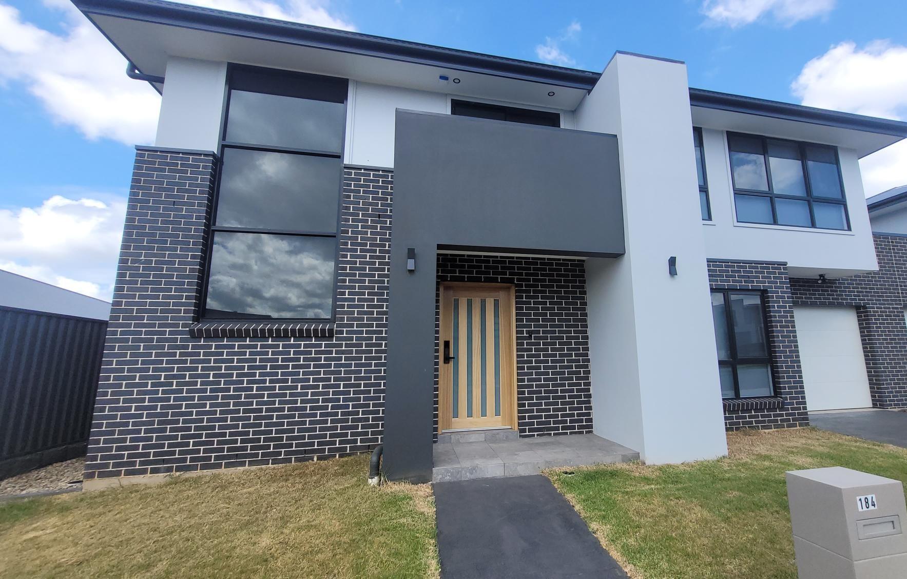 184B Village Circuit, GREGORY HILLS NSW 2557