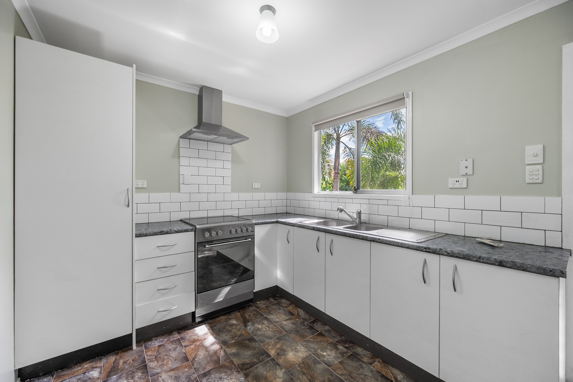 14 Naples Ct, KELSO QLD 4815