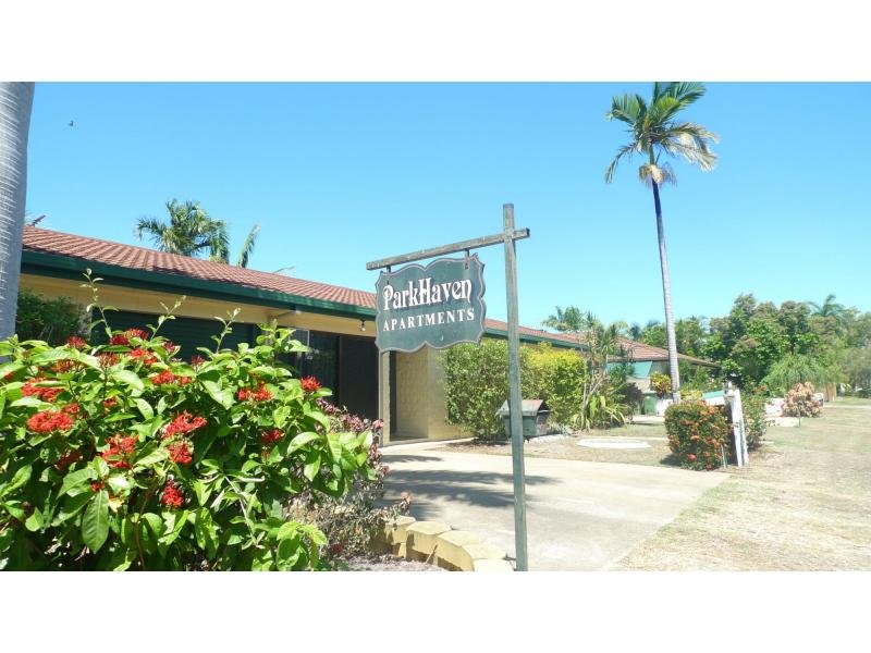 2 / 11 Hughes Street, HERMIT PARK QLD 4812