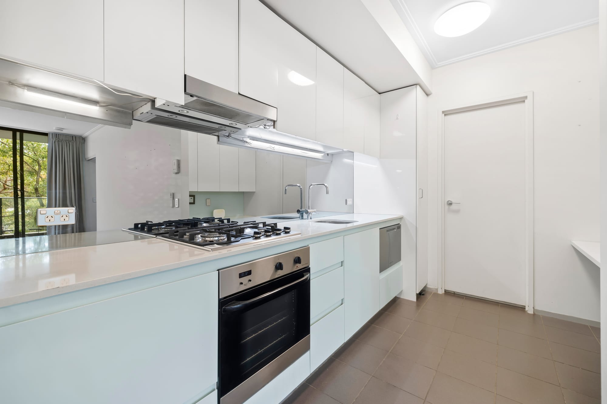 B402/9 Hunter St, Waterloo For Lease by The Gallery Real Estate - image 3