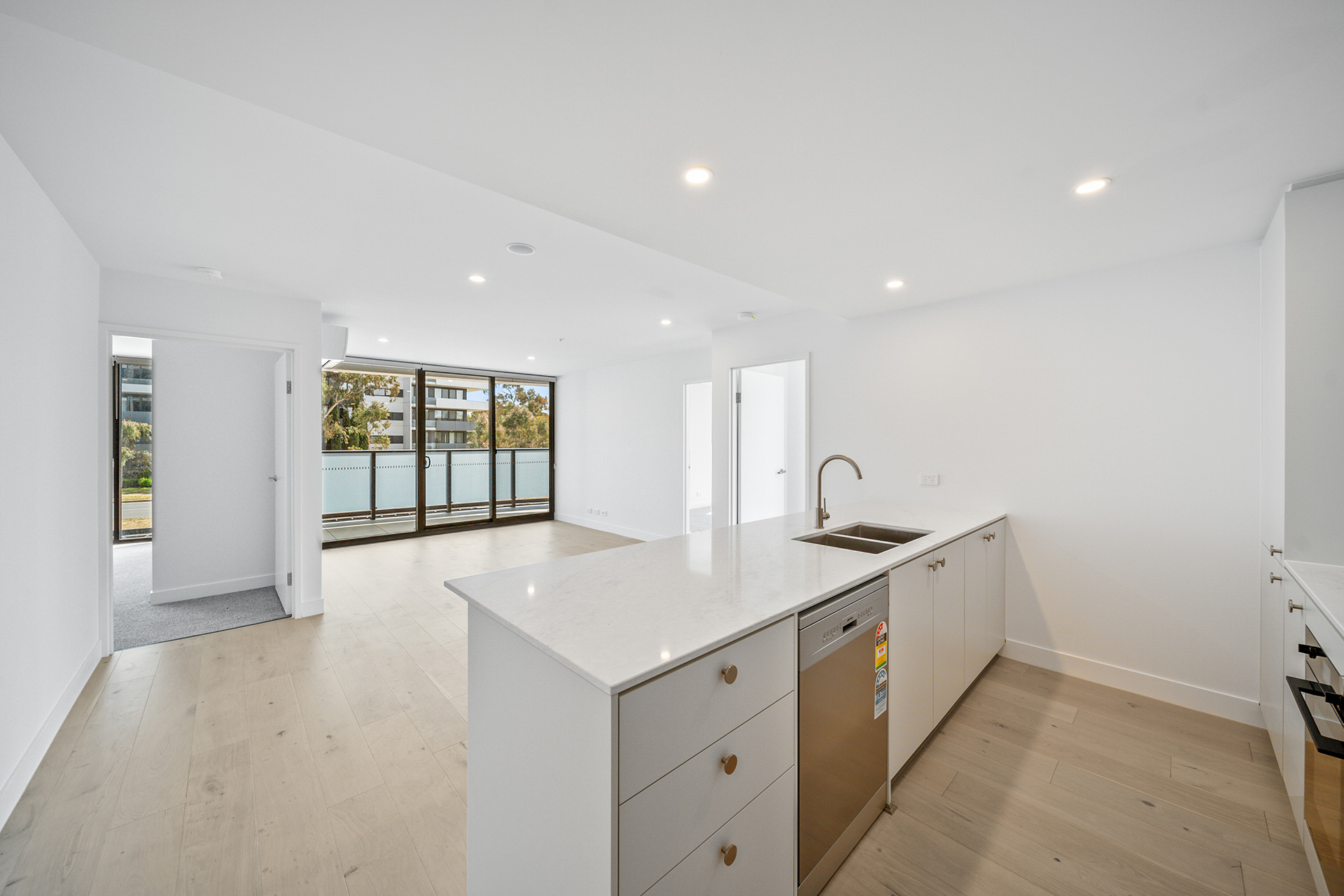 111/220 Melrose Drive, Phillip, photo 3