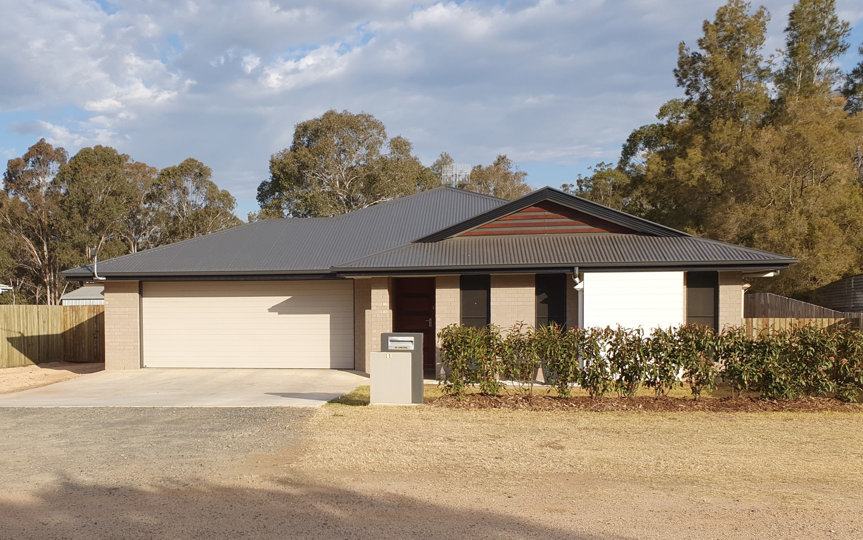 11 John Street, CROWS NEST QLD 4355