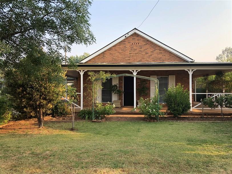15 Barton  Street, FORBES NSW 2871