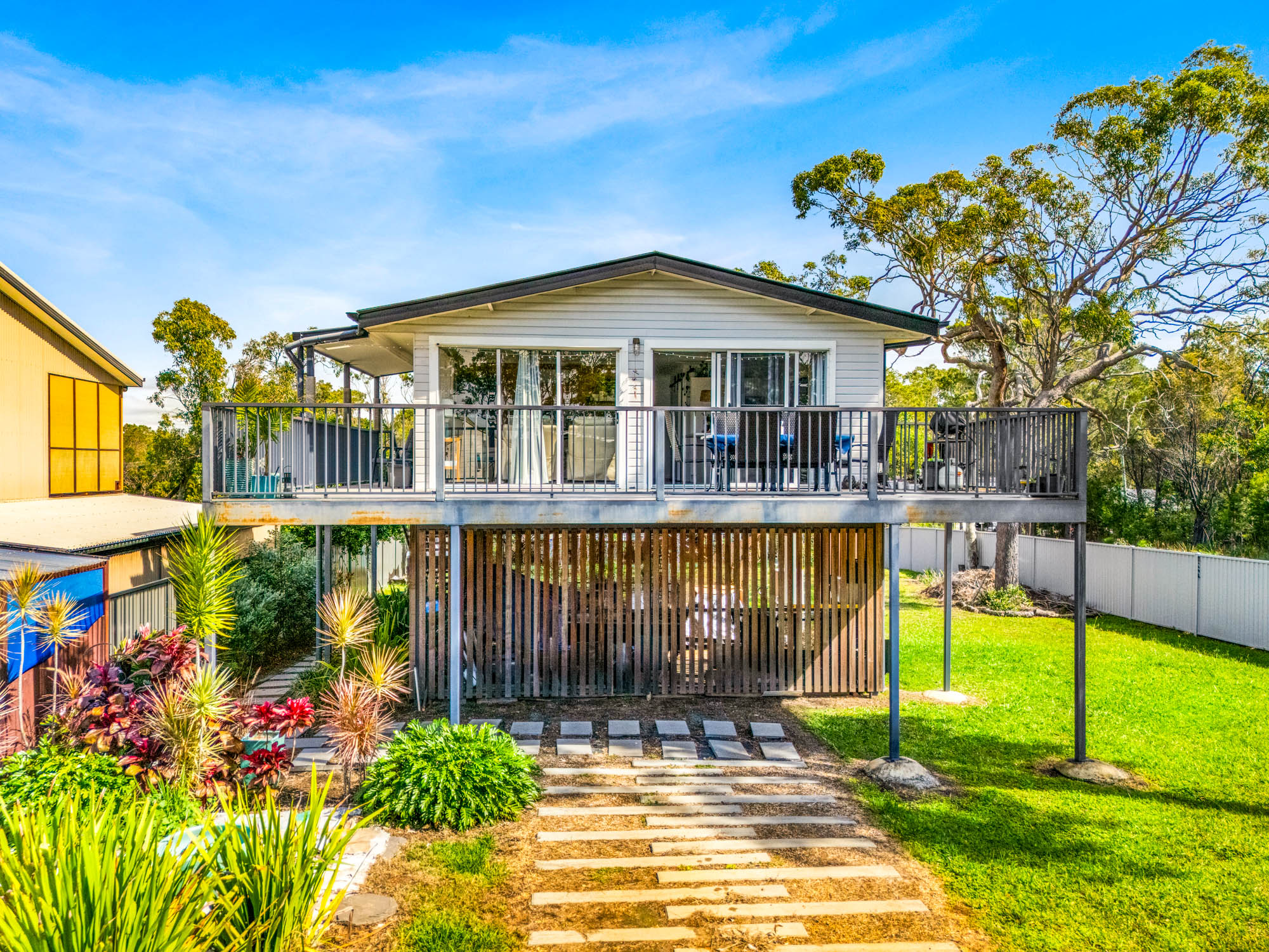 8 Bay Drive, RUSSELL ISLAND QLD 4184