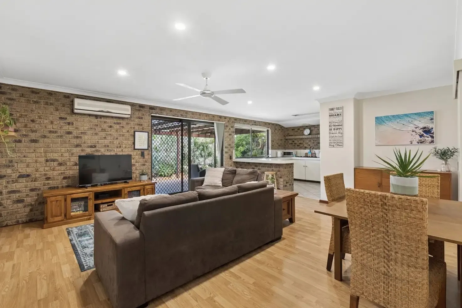 38 Bridgewater Dr Kallaroo WA 6025