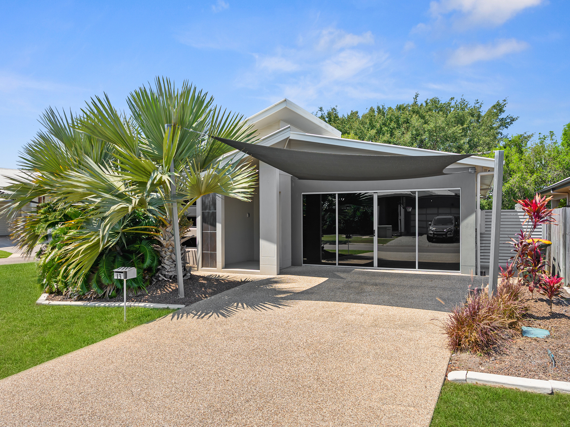 13-15 Kahana Ave, BURDELL QLD 4818