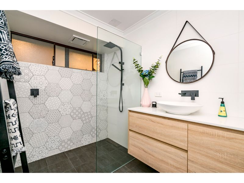 3A Charing Crescent Marangaroo WA 6064