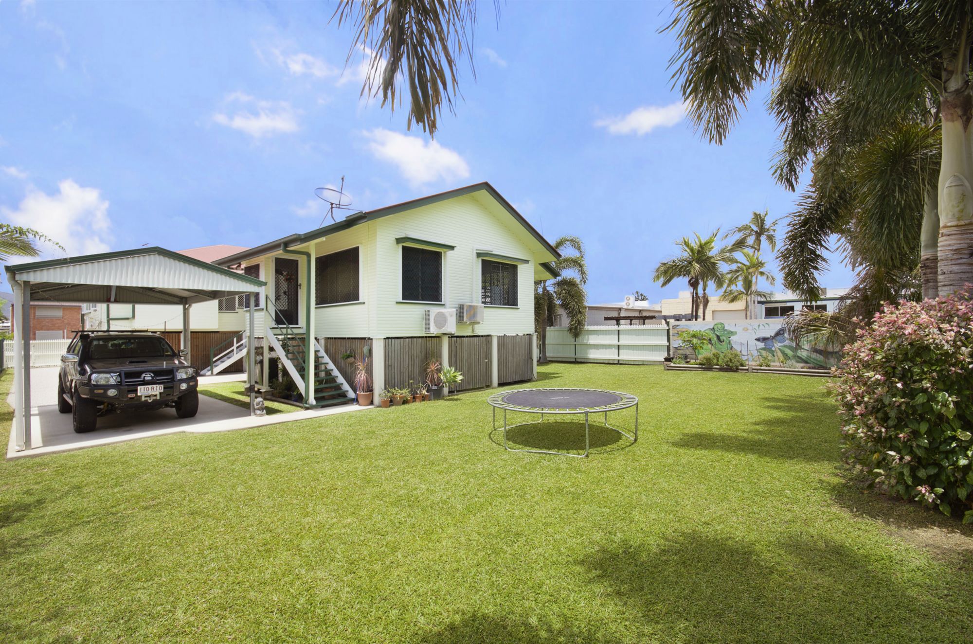 3 / 4 Soule Street, HERMIT PARK QLD 4812
