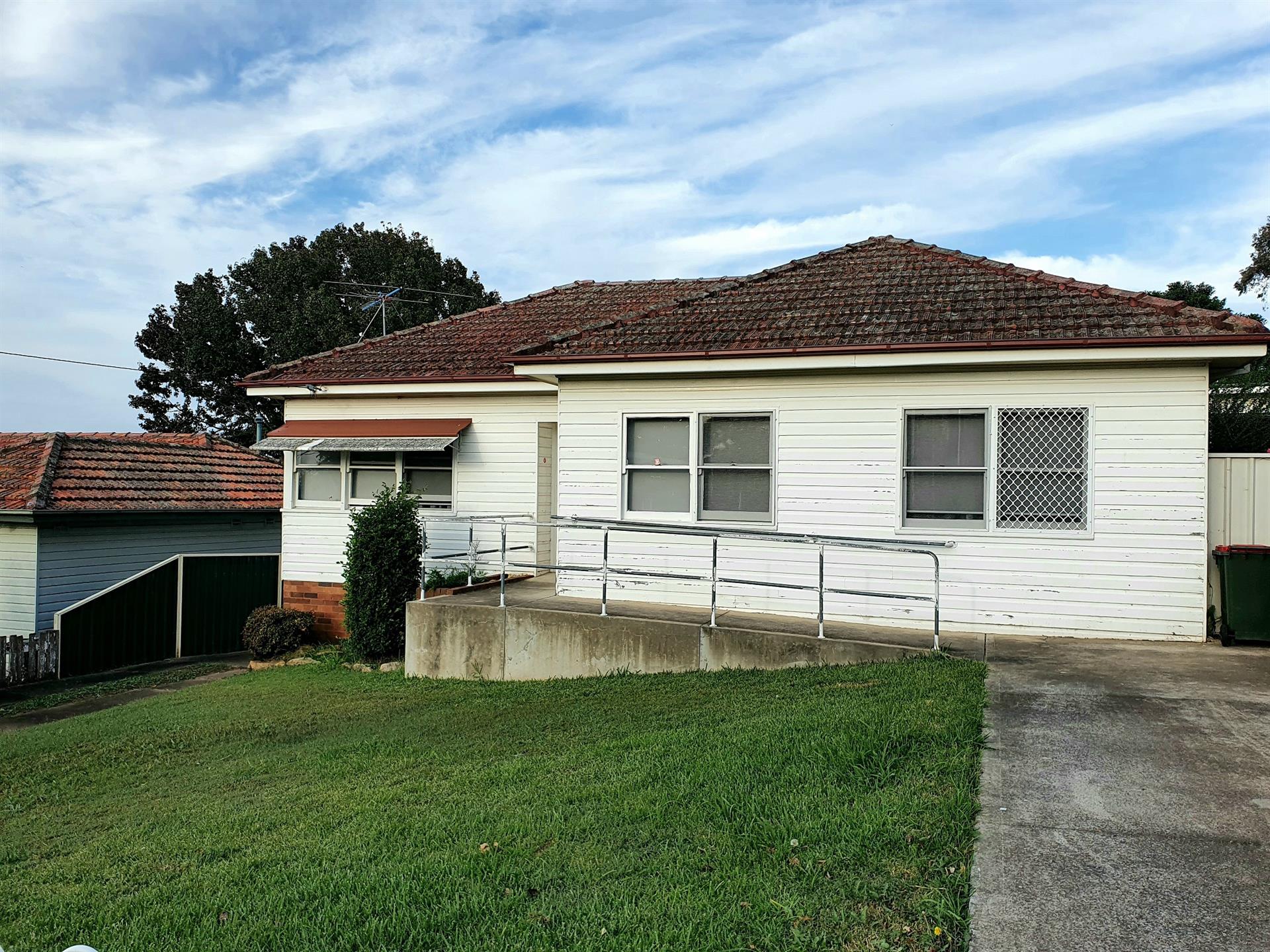 8 Rosalind Street, CAMPBELLTOWN NSW 2560