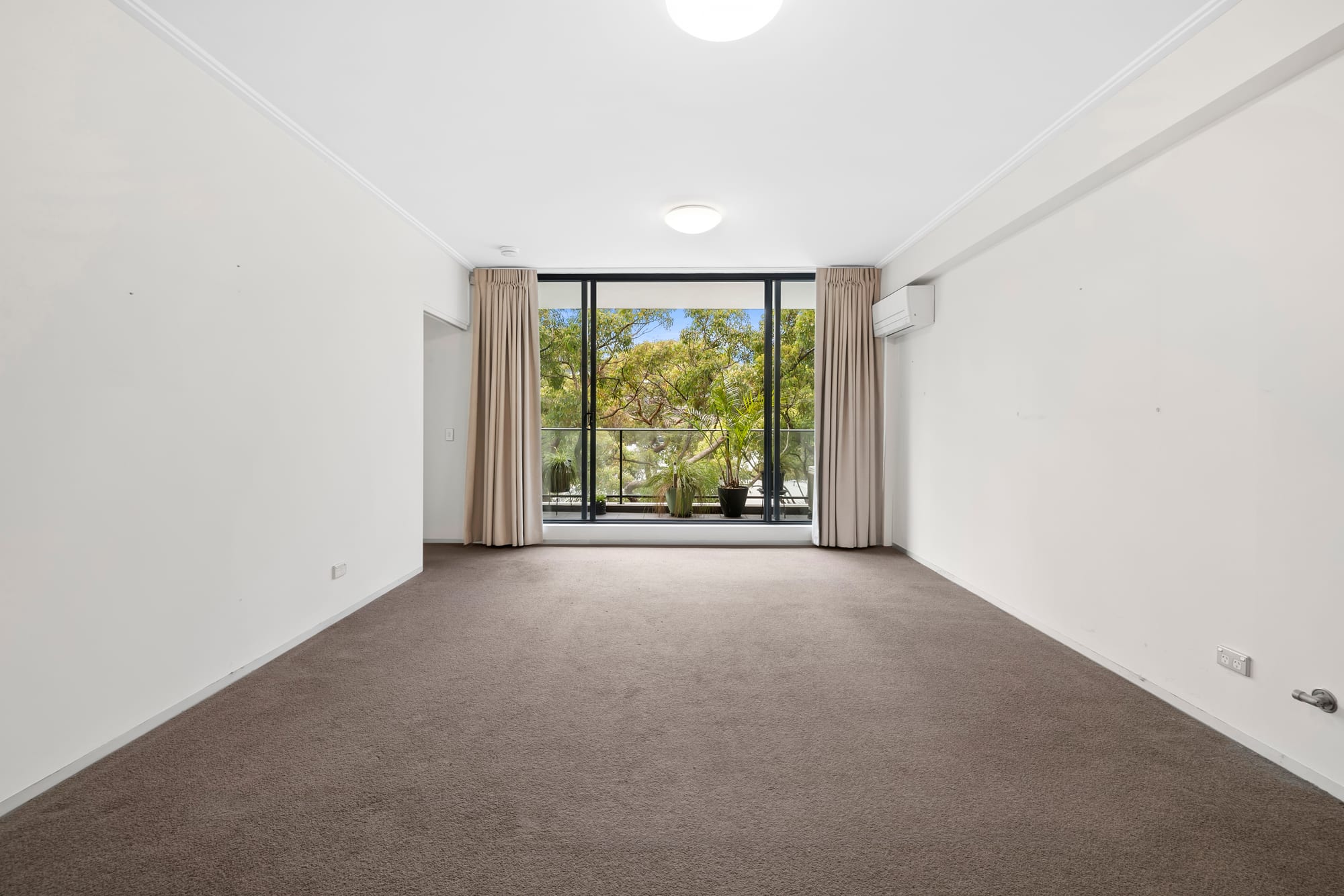 B402/9 Hunter St, Waterloo For Lease by The Gallery Real Estate - image 2