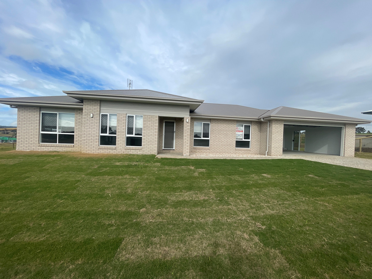 25 Aquila Drive, MERINGANDAN WEST QLD 4352