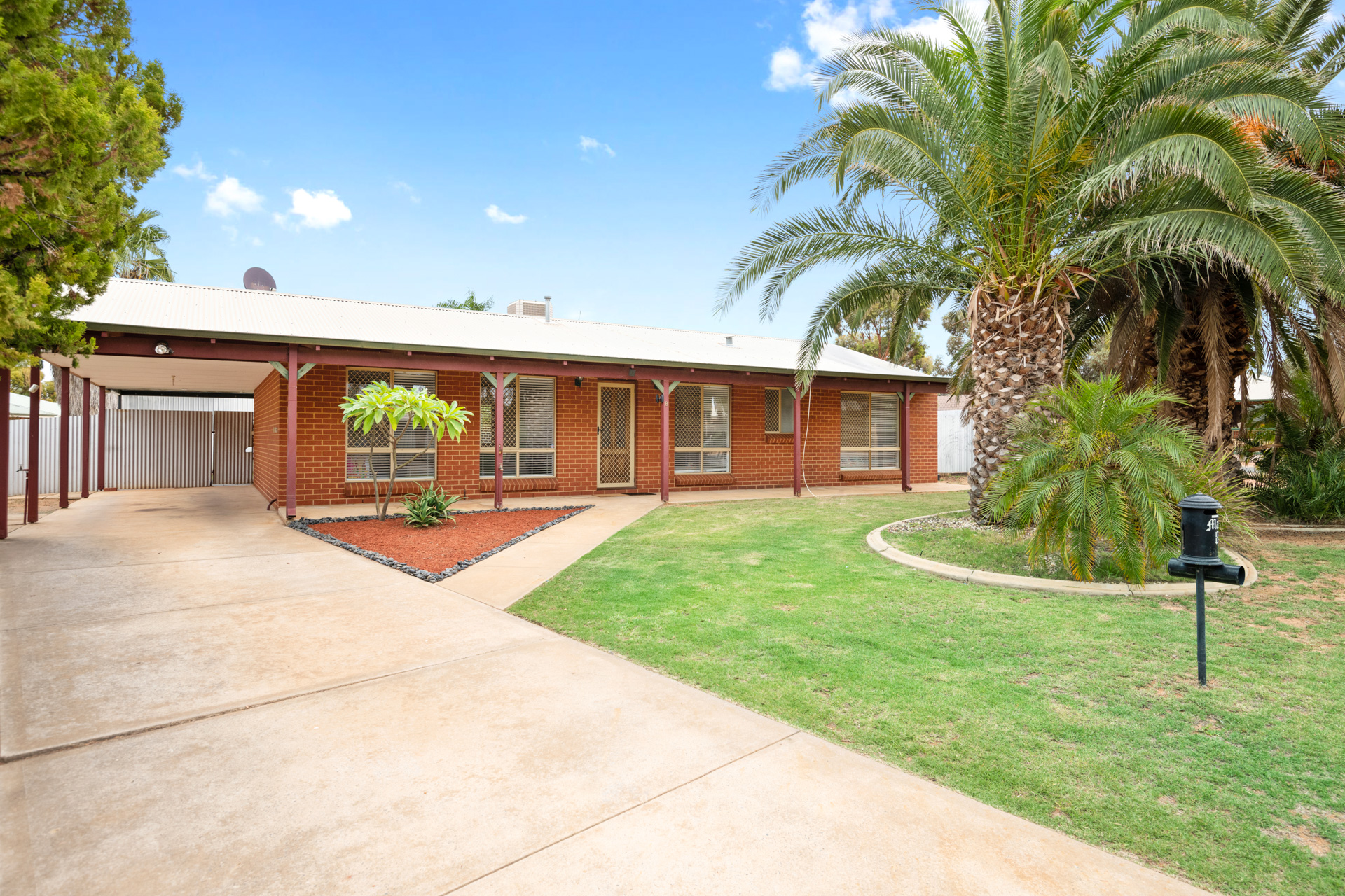 8 Davyhurst Drive, HANNANS WA 6430