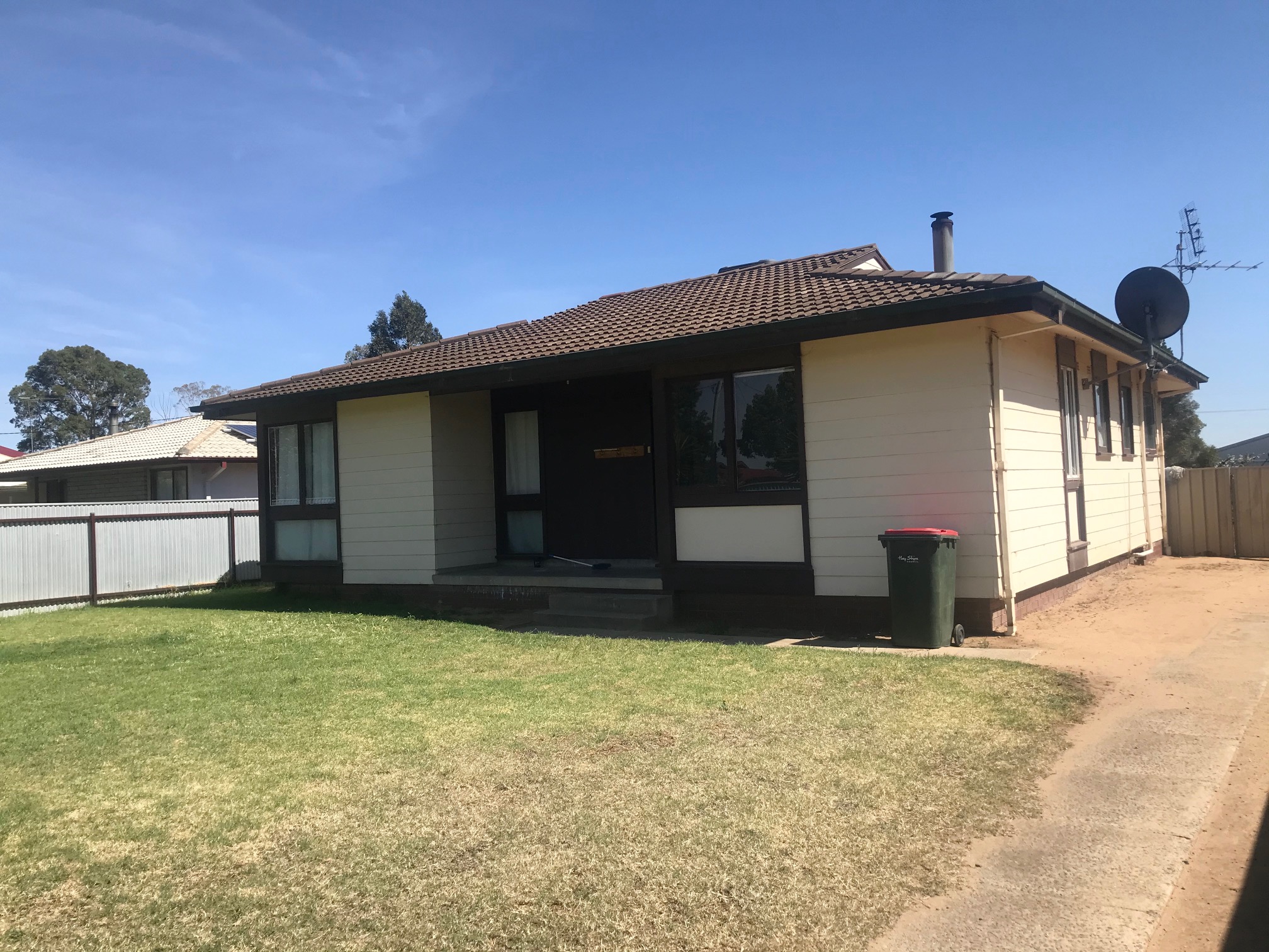 465 MACAULEY STREET, HAY NSW 2711