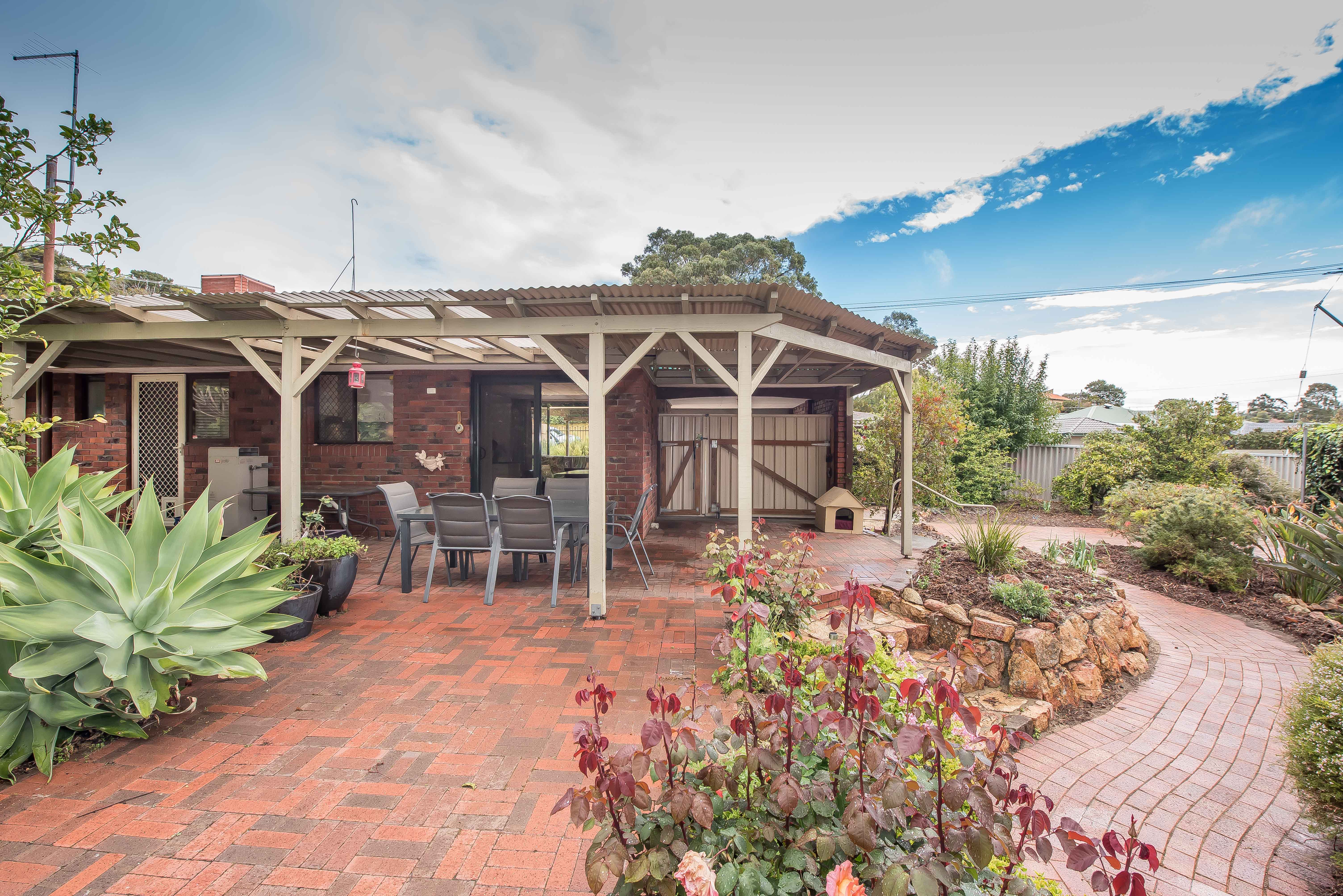 4 Cawarra Crescent Craigie WA 6025