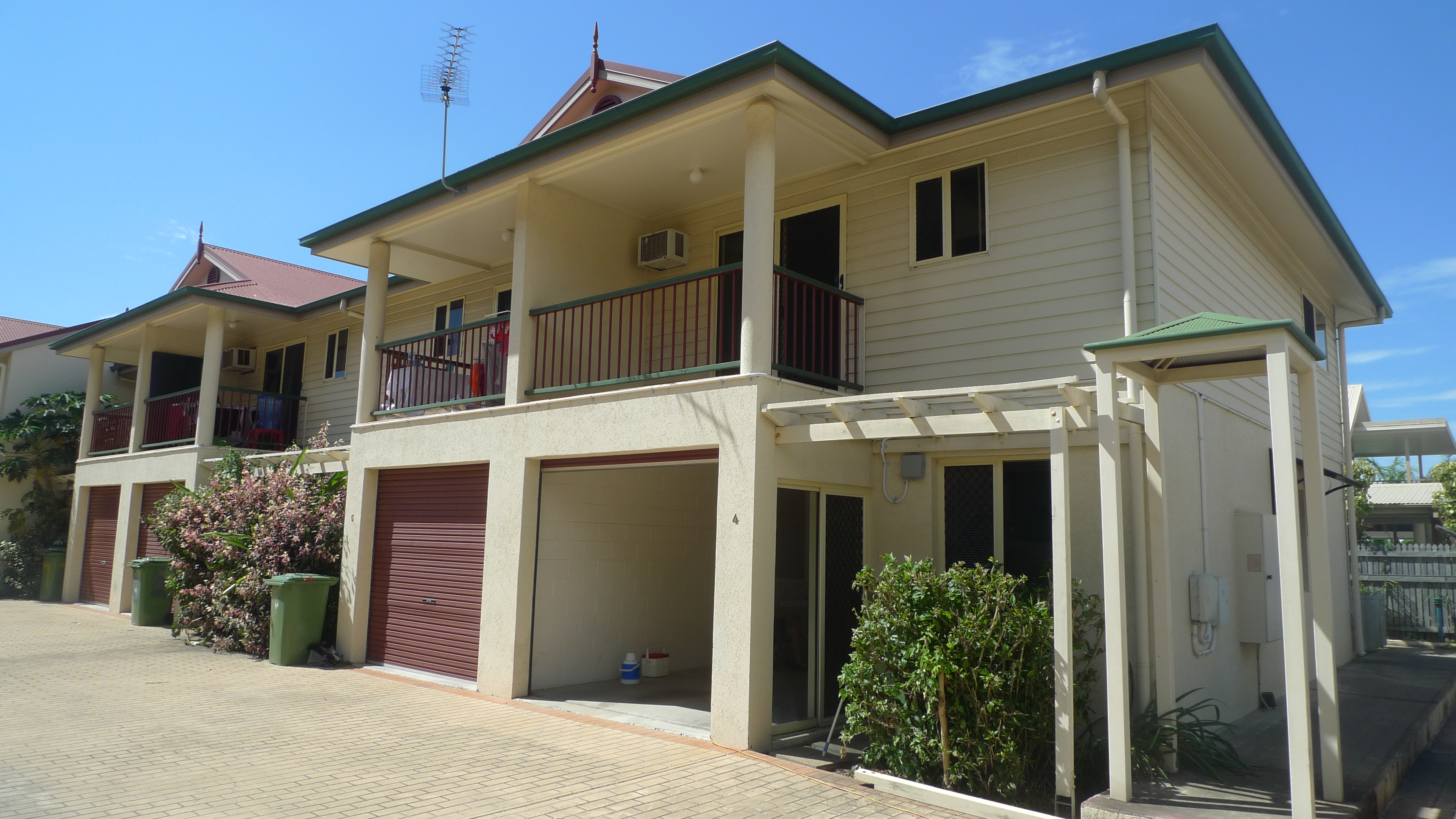 4 / 11 Albert Street, CRANBROOK QLD 4814