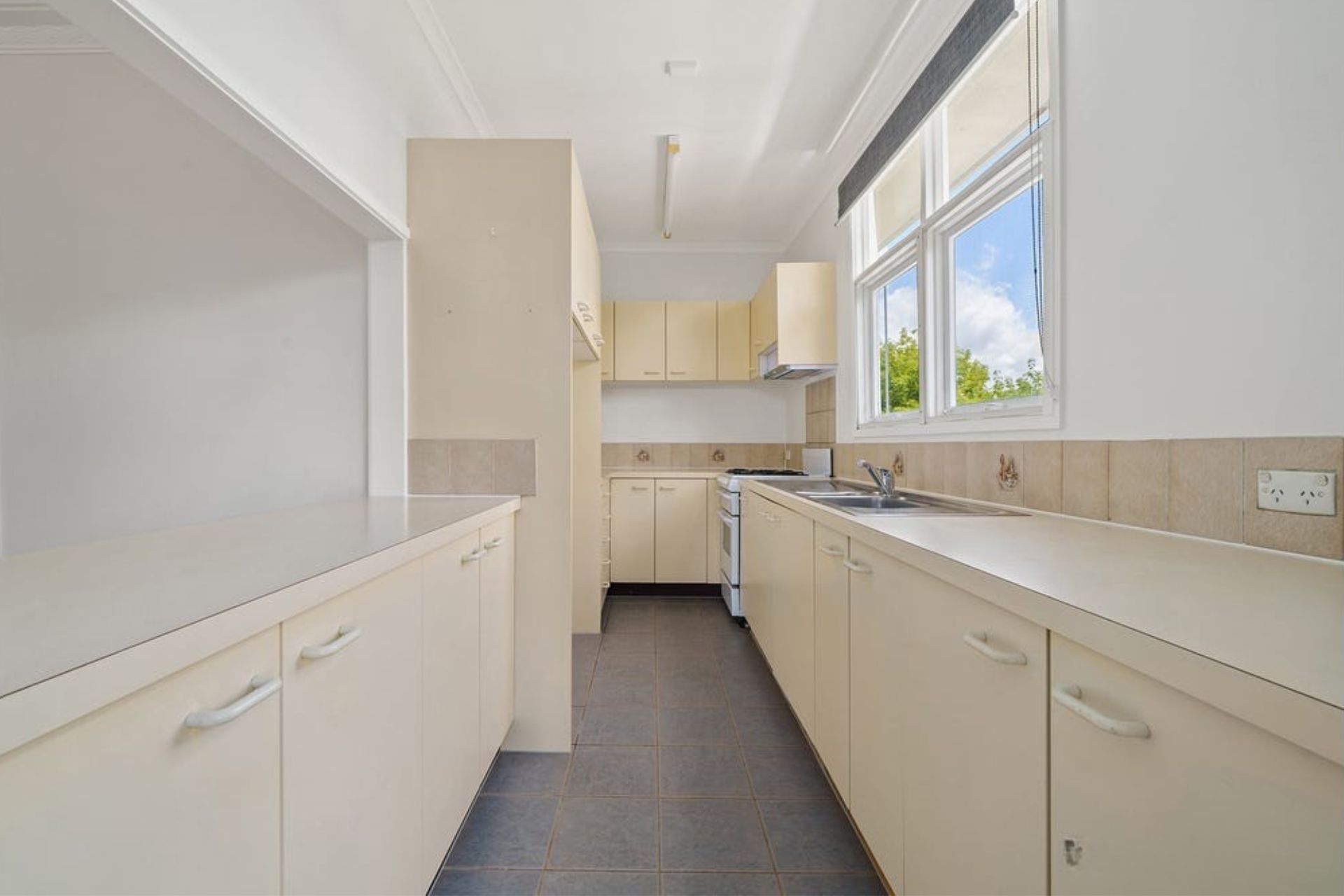 25 Crest Rd, Crestwood, photo 7