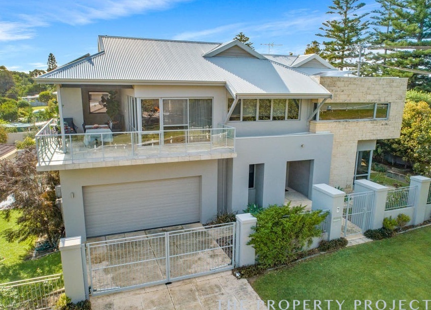 7 Peet Crescent Trigg WA 6029