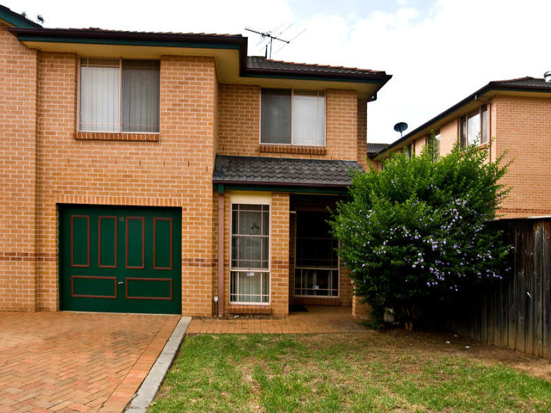 18 / 6 Parkholme Circuit, ENGLORIE PARK NSW 2560