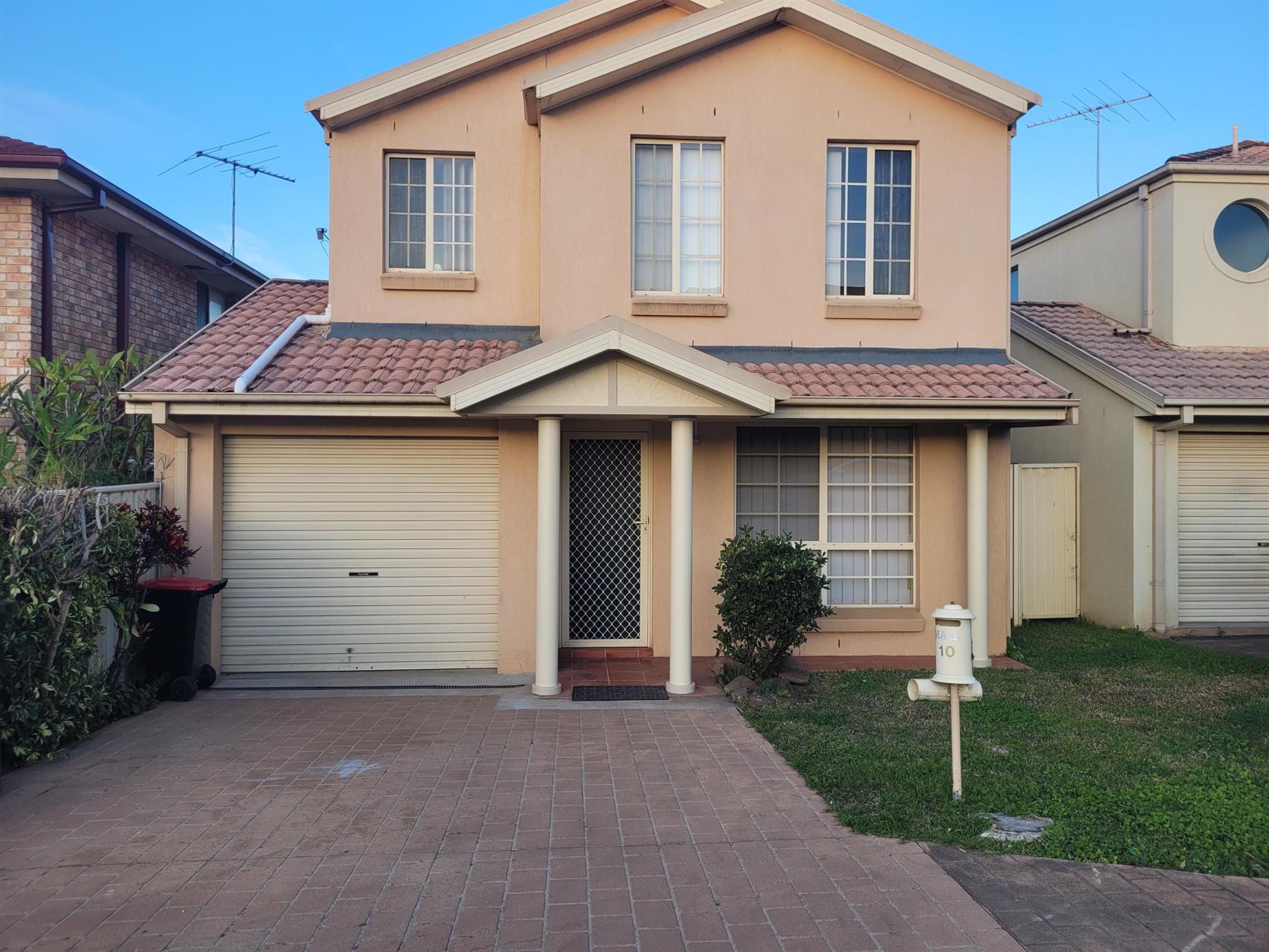 10 Luongo Close, PRESTONS NSW 2170
