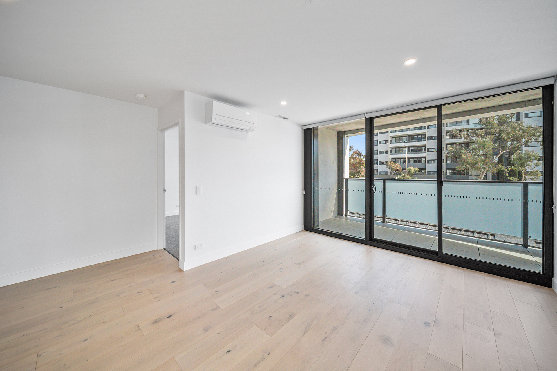 111/220 Melrose Drive, Phillip, photo 2