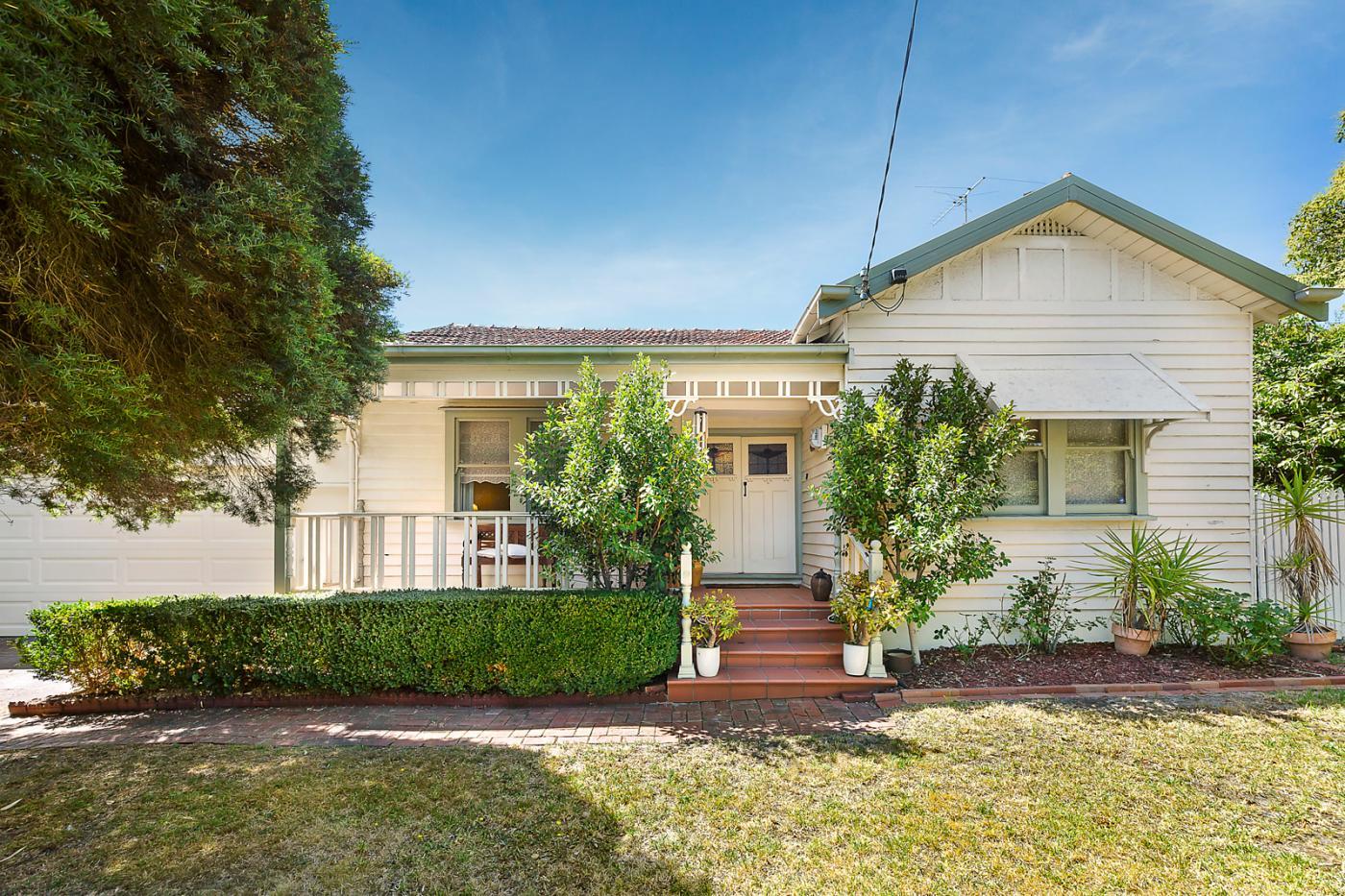 11 Lithgow Street, GLEN IRIS VIC 3146