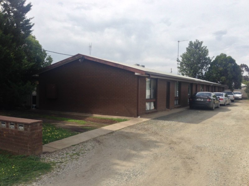 2 / 261 Victoria Street, DENILIQUIN NSW 2710