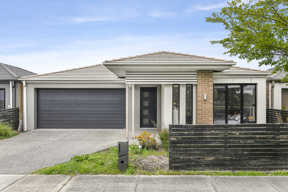 11 Oscar Circuit, ROXBURGH PARK VIC 3064